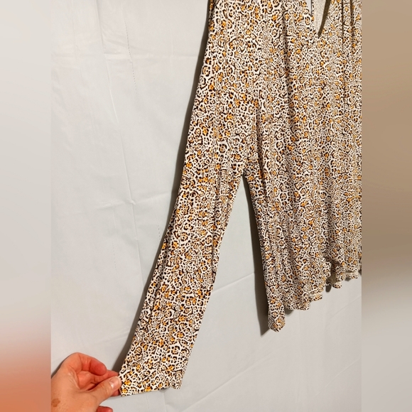 Worthington EUC Women's Long Sleeve Blouse, XL, Ivory w/Brown Pattern - Picture 4 of 7